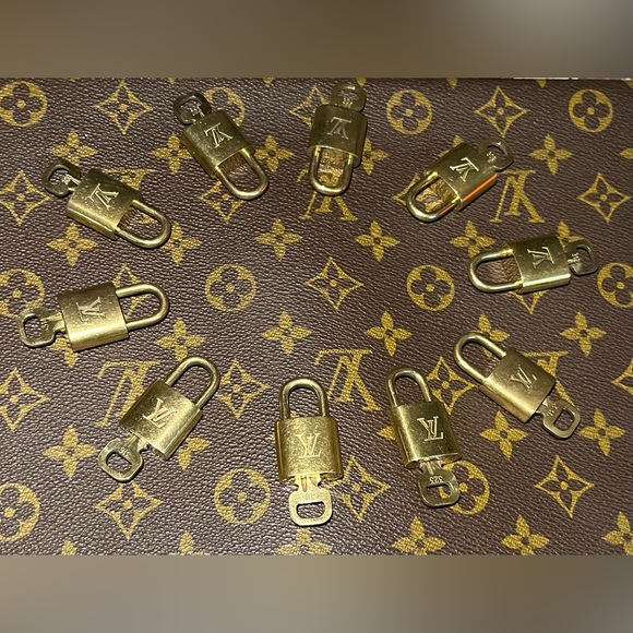 Louis Vuitton 313 Brass Lock & Key ONLY - NO CHAIN INCLUDED Series 313 - Picture 2 of 2